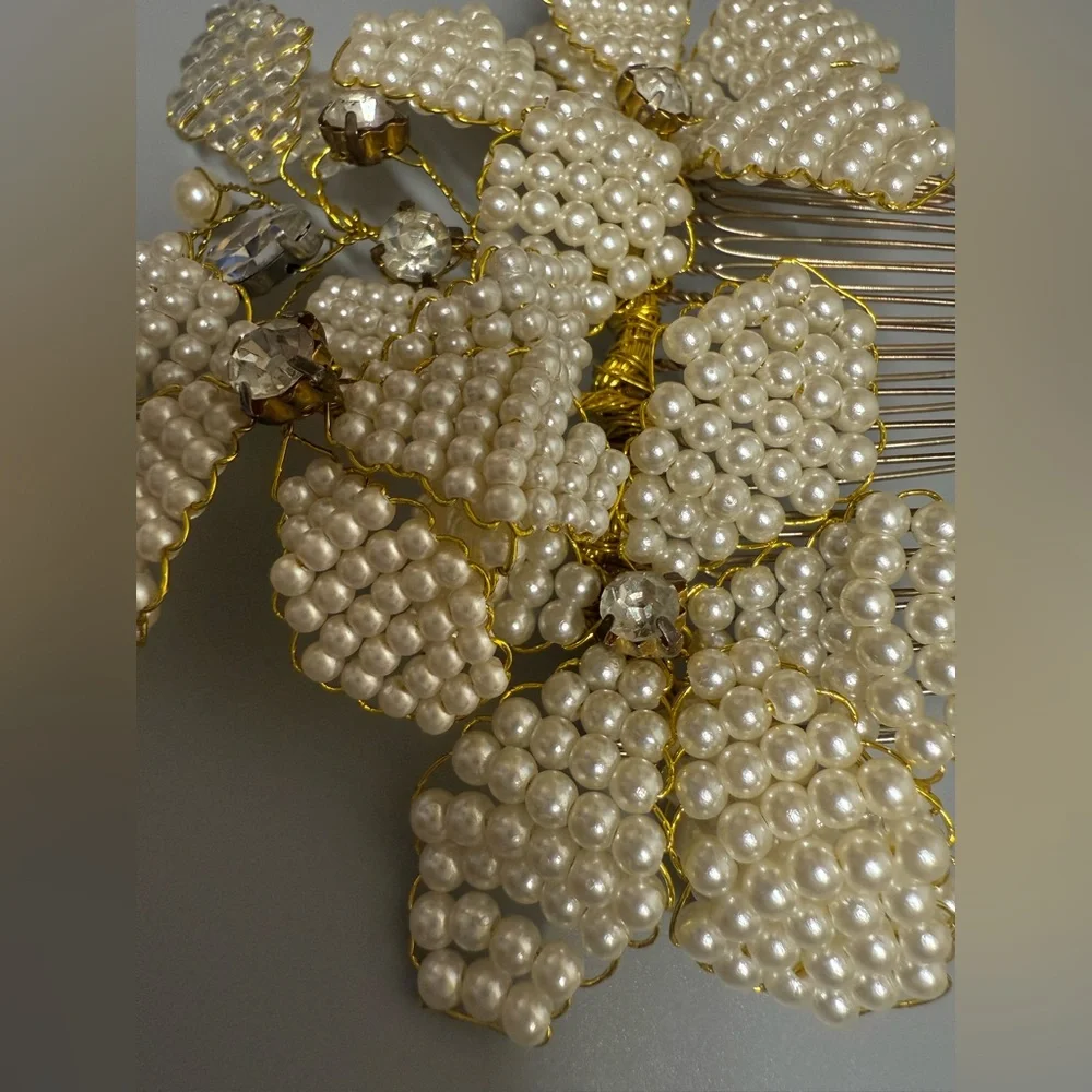 Elegant Pearl Floral Hair comb